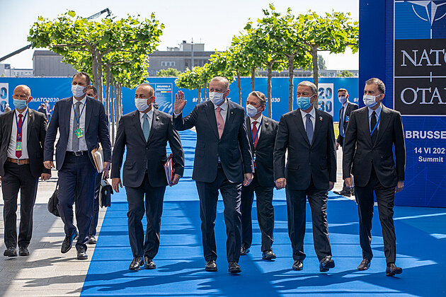 Turecký prezident Erdogan (uprosted) na summitu NATO 2021 v Bruselu