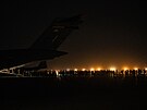 Evakuace afghnskch spolupracovnk z Kbulu americk letounem C-17...