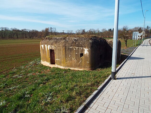 Bunkr lehkého opevnní u obce Oihov nedaleko Podboan