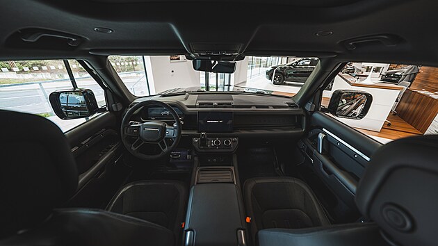 Nov Land Rover Defender ve speciln bondovsk edici 007