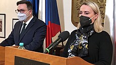 Ministryně obrany Jana Černochová a šéf diplomacie Jan Lipavský o dávkách...