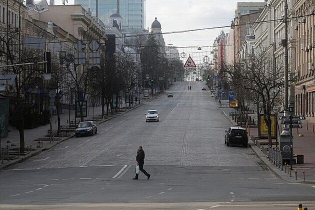 Ulice Kyjeva druhý den ruské invaze (25. února 2022)