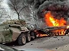 Hořící obrněnce na Ukrajině