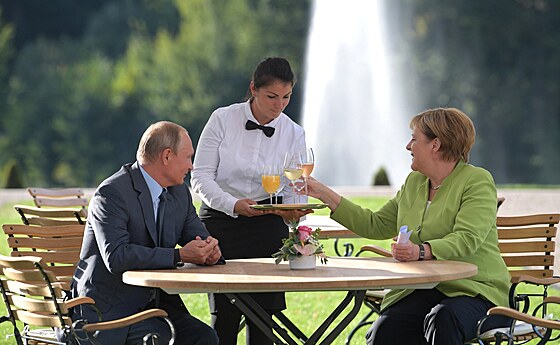 Vladimir Putin s Angelou Merkel během rozhovorů v roce 2018