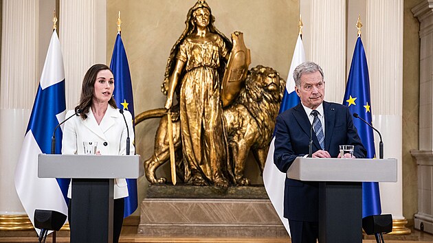 Finský prezident Sauli Niinistö a premiérka Sanna Marin