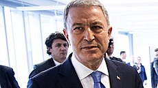 Turecký ministr obrany Hulusi Akar.
