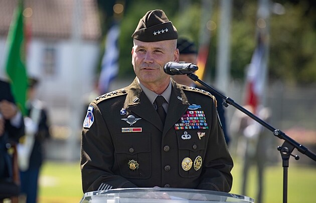 Vrchní velitel alianních sil v Evrop generál Christopher Cavoli