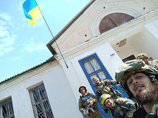Bojovníci ukrajinské 113. brigády územní obrany v Charkovské oblasti
