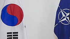Vlajky Jižní Koreje a NATO