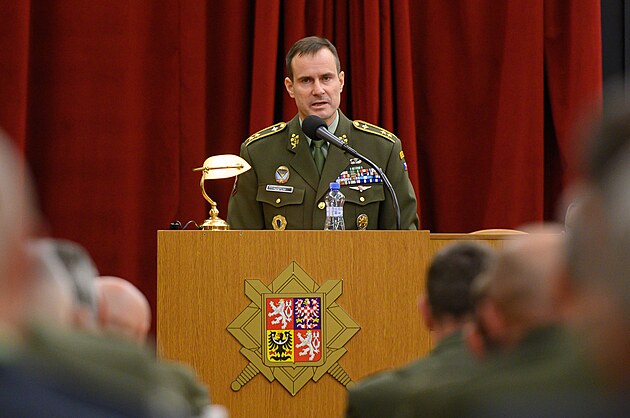 Náčelník generálního štábu Karel Řehka na velitelském shromáždění