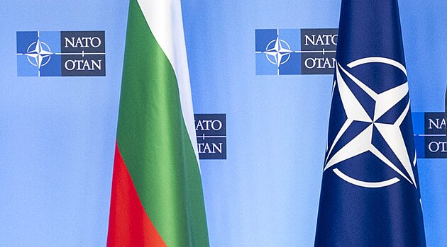 Vlajka Bulharska a NATO.