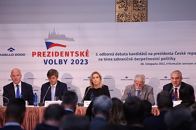 Debata kandidátů na prezidenta ČR na téma zahraničně bezpečnostní politiky (IC...