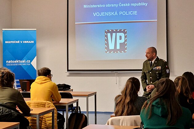 Přednáška pro studenty gymnázia Karviná v IC NATO v Praze (14.12.2022)
