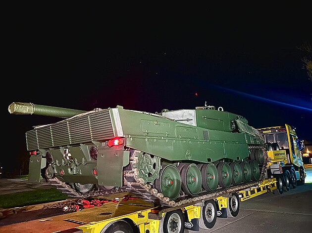 Příjezd dalších dvou darovaných tanků Leopard do Přáslavic (27. dubna 2023)