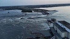 Zničená přehrada Kachovka na Ukrajině (6. června 2023)