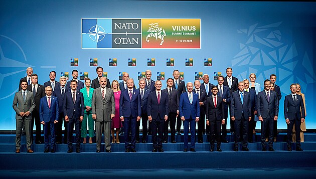 Lídi zemí NATO na summitu ve Vilniusu