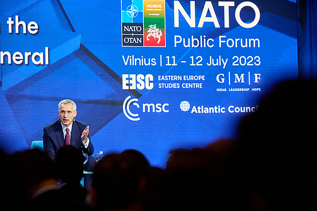 Jens Stoltenberg bhem summitu NATO ve Vilniusu