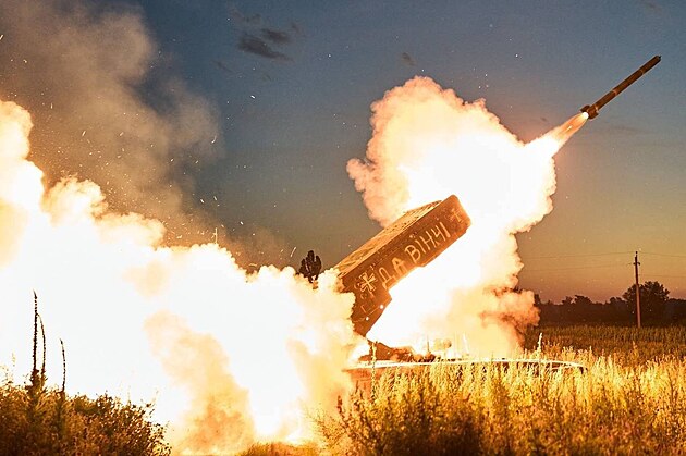 Ukrajinská protiofenzíva. Trofejní ruský tký raketomet TOS, který ukrajintí...