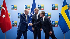 Turecký prezident Erdogan, šéf NATO Jens Stoltenberg a švédský premiér...