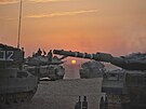 Tankové jednotky izraelské armády u hranic s pásmem Gazy