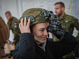 Poznej NATO - středoškoláci na studijní exkurzi u 41. mechanizovaného praporu v...