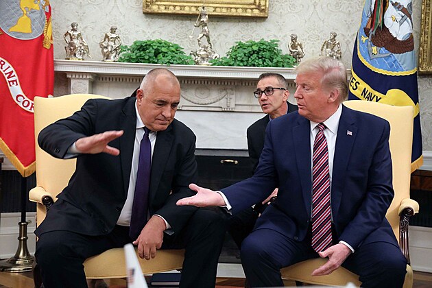 Nkdejí bulharský premiér Bojko Borissov s Donaldem Trumpem v Bílém dom.