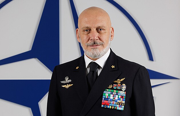 Pedseda Vojenského výboru Aliance admirál Giuseppe Cavo Dragone