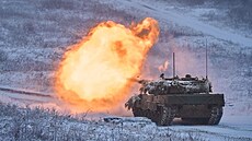 Tank Leopard 2A4 bhem cviení Tasmanian Lizard ve vojenském prostoru Hradit.