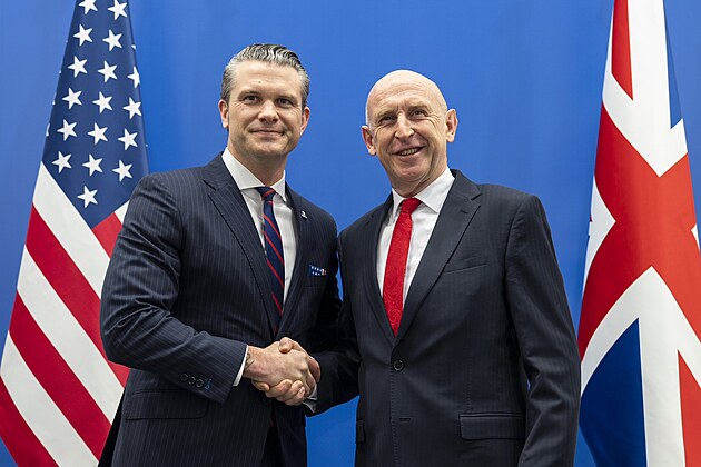 Americký ministr obrany Pete Hegseth a britský ministr obrany John Healey