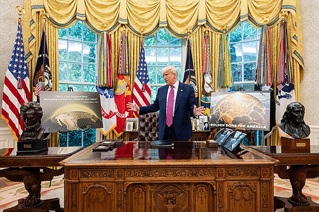 Americký prezident Donald Trump pedstavuje svou vizi protiraketového detníku...