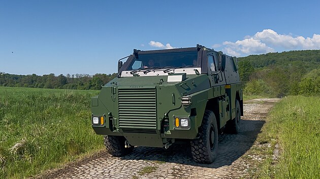 Vozidlo Bushmaster na testovac�m polygonu VOP CZ v �enov� u Nov�ho Ji��na (19. kv�tna 2026)
