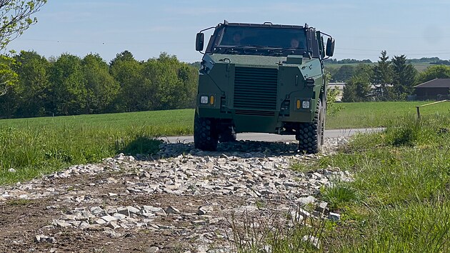 Vozidlo Bushmaster na testovac�m polygonu VOP CZ v �enov� u Nov�ho Ji��na (19. kv�tna 2026)