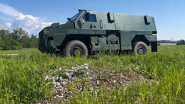 Vozidlo Bushmaster na testovac�m polygonu VOP CZ v �enov� u Nov�ho Ji��na (19. kv�tna 2026)