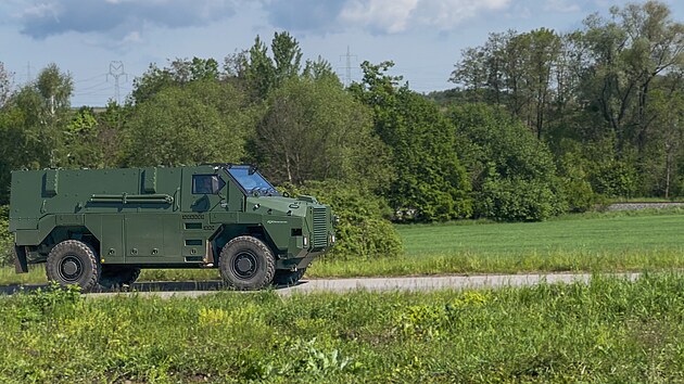 Vozidlo Bushmaster na testovac�m polygonu VOP CZ v �enov� u Nov�ho Ji��na (19. kv�tna 2026)