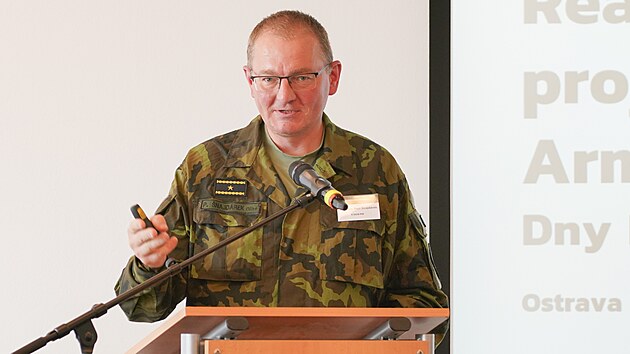 Petr �najd�rek, �editel sekce komunika�n�ch a informa�n�ch syst�m�, na 6. vyzbrojovac� konferenci v r�mci doprovodn�ho programu Dn� NATO v Ostrav� (18. z��� 2026)