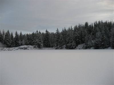 Norsko - jezero pod snhem 