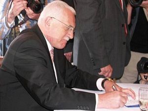 autogrami�da V. Klause
