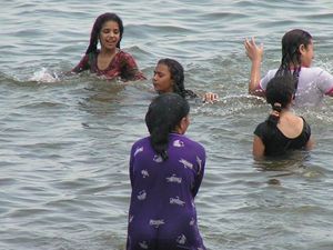 Koupaj�c� se �eny