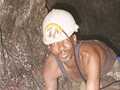 Vrtající horník ve zlatém dole u Johannesburgu
