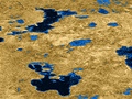 Radarový snímek jezer kapalného metanu v okolí severního pólu msíce Titan.