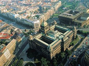 Leteck pohled na budouc muzejn stnek vznikl spojenm historick a nov budovy Nrodnho muzea