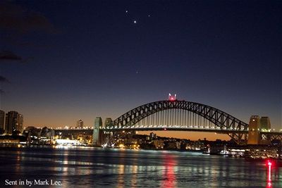 Planety nad mostem v Sydney