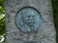 Pomník Josefa usty na hrázi rybníka Svt