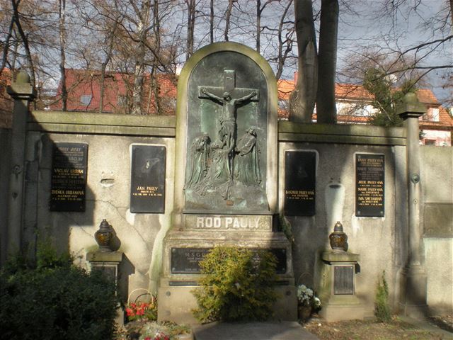 Hrobka rodiny Pauly v Praze na Malvazinkách