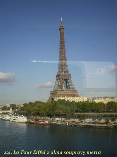 17 La Tour Eiffel cestou metrem