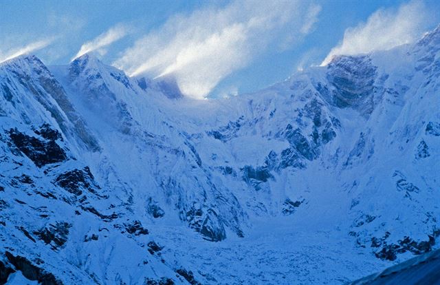 Fang nebo Baraha Shikhar - česky Tesák, 7647 m, z ABC
