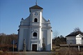 Šikmý kostel sv. Petra z Alkantary.