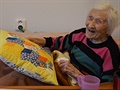 Pedávání patchworkových polták v domov pro seniory Pohoda ve Chválkovicích