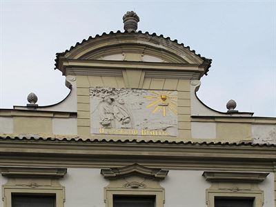 Detail štítu domu U Českého Bratra