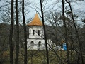 ínský pavilon v rekonstrukci. Lesopark na Cibulce, Praha.